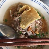 ก๋วยเตี๋ยวหมูต้มยำเจ็กสูง