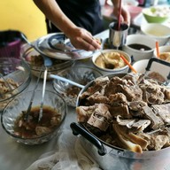 ก๋วยเตี๋ยวต้มยำสายบันเทิง