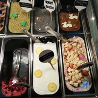SIMPLE DAY GELATO & CHOCOLATE เดอะบล๊อค ราชพฤกษ์