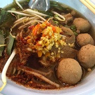 ก๋วยเตี๋ยวเนื้อวัว ศาลาแดง