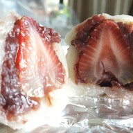 Ichigo Daifuku : สตรอเบอร์รี่ลูกโต หวาน พอใช้ได้จ๊ะ