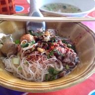 ก๋วยเตี๋ยวลูกชิ้นเนื้อสด 5 แยก