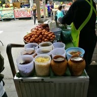 หน้าร้าน ยำแหนมป้าต้อย