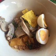 เมนูของร้าน ก๋วยเตี๋ยวหมูต้มยำตำลึงนายเอก หัวหิน
