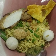 เมนูของร้าน ก๋วยเตี๋ยวรู ตลาดน้อย