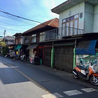 หน้าร้าน ร้านข้าวขาหมูนักร้อง (ขาหมูท่าเรือ) เจริญกรุง 85