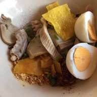 เมนูของร้าน ก๋วยเตี๋ยวหมูต้มยำตำลึงนายเอก หัวหิน