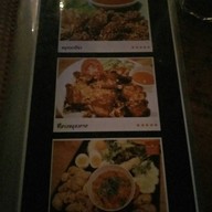 Warp Bar & Bistro Star Avenue อาเขต