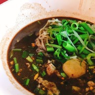 เมนูของร้าน ก๋วยเตี๋ยวเรือบางกร่างลุงต๋อย