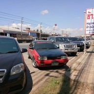หน้าร้าน เฮียแป๊ะร้านข้าวขาหมูเยาวราช สุรินทร์ ก๋วยเตี๋ยวลูกชิ้นปลาแท้ 100%  สาขา 1