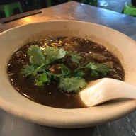 เมนูของร้าน หูฉลามน้ำแดงบรั่นดี น้องนิว เยาวราช