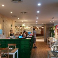 บรรยากาศ Salad And Steak By Farm In Love