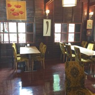 บรรยากาศ ร้านอาหารอิ่มสุข