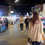 ขนมจีนนั่งยอง