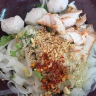 บะหมี่ลูกชิ้นครูอ๋า