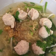 บะหมี่ลูกชิ้นครูอ๋า