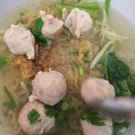 บะหมี่ลูกชิ้นครูอ๋า