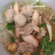 บะหมี่ลูกชิ้นครูอ๋า