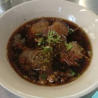 เมนูของร้าน ก๋วยเตี๋ยวไก่ตุ๋นรสเด็ด ซอยประดิษฐ์มนูธรรม 3