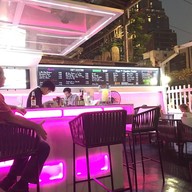 บรรยากาศ Pacha  Bar