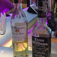 บรรยากาศ Pacha  Bar