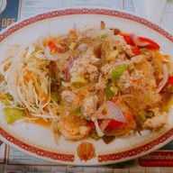 ถูกและดี Eight Thonglor