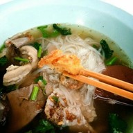 เมนูของร้าน ต้มเลือดหมู ก๋วยจั๊บ