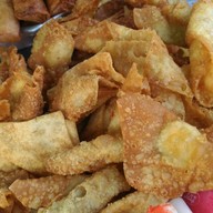 ทองสุขลูกชิ้นทอด ป้าวัลย์เจ้าเก่า