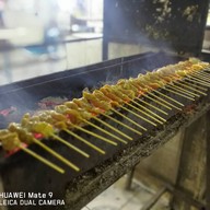 เมนูของร้าน หมูสะเต๊ะแม่กุหลาบ ตลาดเทศบันเทิง ตลาดเทศบันเทิง