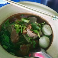เมนูของร้าน ก๋วยเตี๋ยวเกาเหลาเนื้อตุ๋น