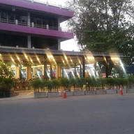 หน้าร้าน Laemcharoen Seafood ระยอง