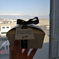 Sprüngli Geneva airport