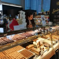 Sprüngli Geneva airport