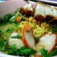 ลูกชิ้นปลา โตเฮง เย็นตาโฟ