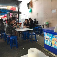 บรรยากาศ เจ๊หงส์ ก๋วยเตี๋ยวไก่ตุ๋น สูตรมะระ รามคำแหง19/1