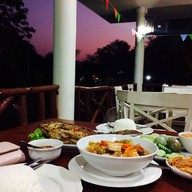 บรรยากาศ ครัวริมน้ำ วิมานน้ำรีสอร์ท แก่งกระจาน จ.เพชรบุรี