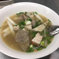 เมนูของร้าน ก๋วยจั๊บนายเอ็ก (Nai Ek Roll Noodle) เยาวราช (primary branch)