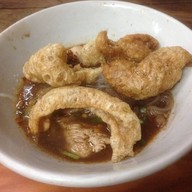 ติ่ง เตี๋ยวเรือ (คนมีเส้น)