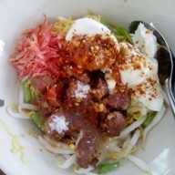 เตี๋ยวหมูตุ๋น ลูกสาวอ้วนหลักห้า