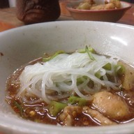 ติ่ง เตี๋ยวเรือ (คนมีเส้น)
