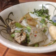 ติ่ง เตี๋ยวเรือ (คนมีเส้น)