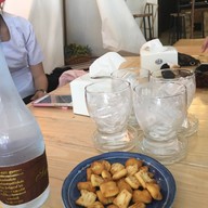 Pause And Play. Good Food, Drink and Coffee.