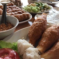 เมนูของร้าน แดงแหนมเนือง ในเมือง