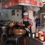 ผัดไทห่อไข่ (ผัดไทกะทะทอง) ถนนขวาง