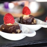 Chocolate Brownie with Rose & Berries Sauce ช็อคโกแลตบราวนี่