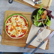 เมนูของร้าน Fernpresso Cafe ใกล้สนามบินเชียงใหม่