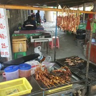 หน้าร้าน กันเองเนื้อย่าง