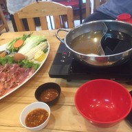 บรรยากาศ ครัวแม่หลั่นข้าวแกงไทย ห้วยปราบ