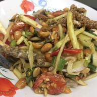 เมนูของร้าน ส้มตำหน้าวัดเลาขวัญ