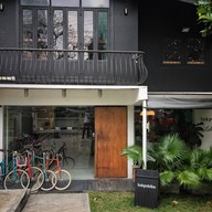 หน้าร้าน Laliart Coffee (tokyobike)